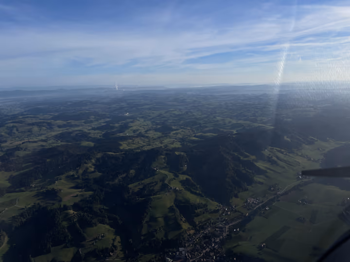 Bild 1 vom  FlyIn in LSZR